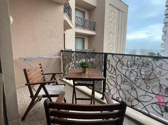 Royal View Apartament *